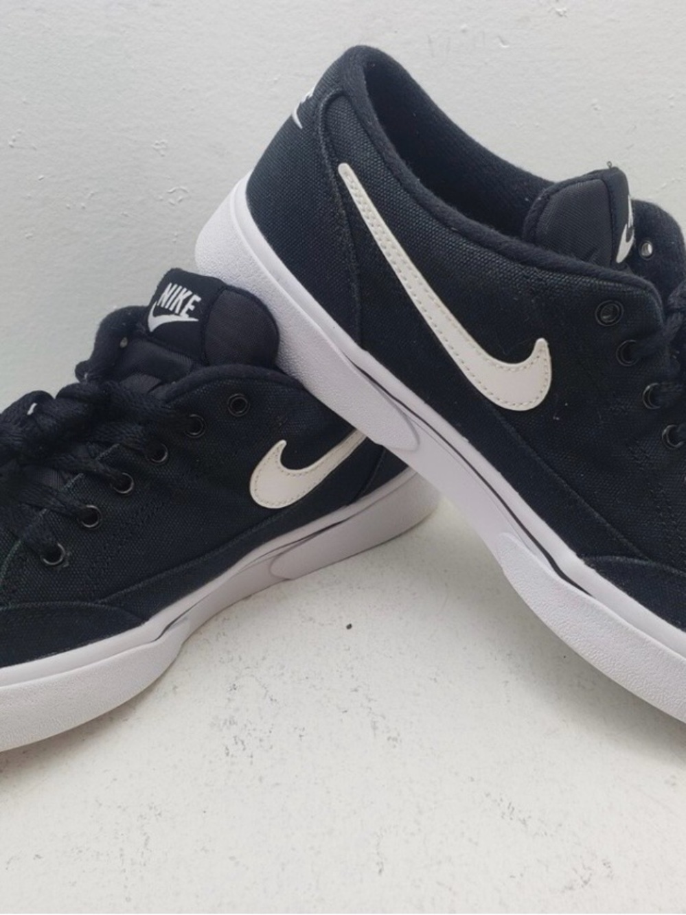 Nike Black Low-Top Sneakers with White Swoosh